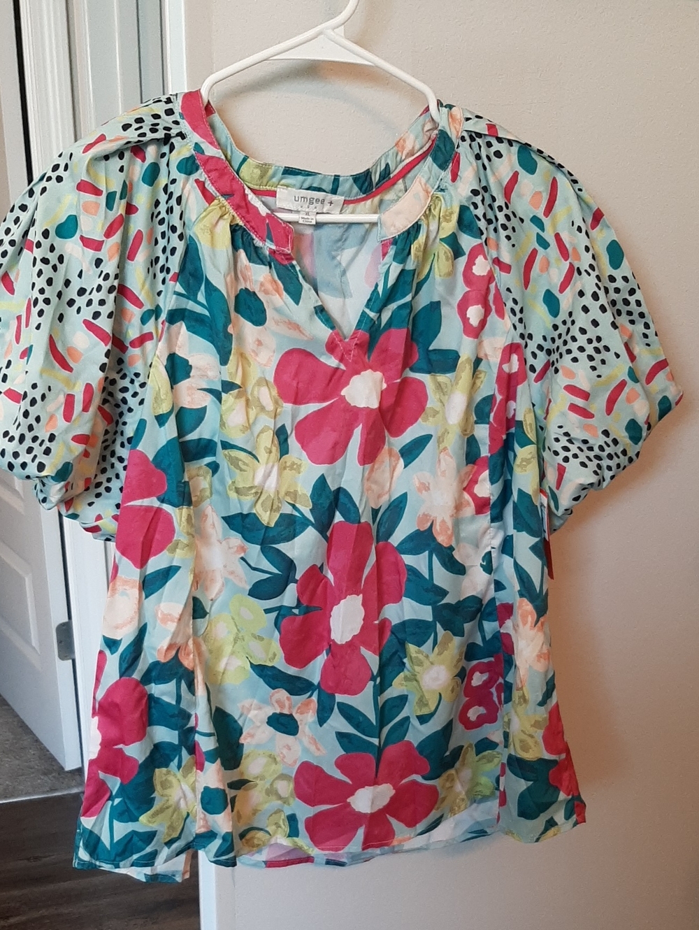 Umgee XL CUTE Floral V-Neck Short Sleeve Top - Pink & Teal